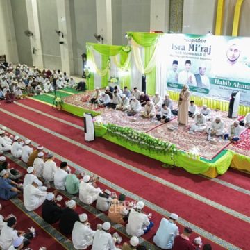 Isra Mi’raj Di Masjid Agung Al-Munawwarah Hadirkan Habib Ahmad Bin Muhammad Al Kaf.