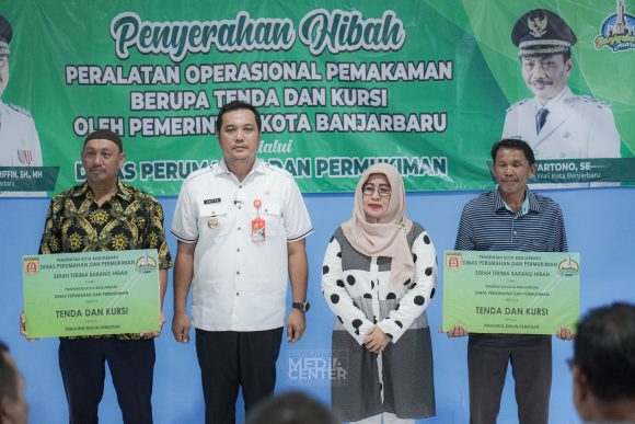 Pemko Banjarbaru Serahkan Bantuan Kepada Warga Liang Anggang dan Panitia Haul Abah Guru Sekumpul