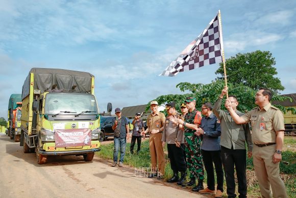Wali Kota Banjarbaru Lepas Secara Langsung Pendistribusian Logistik Pemilu 2024