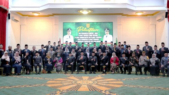 Lantik 23 Pejabat, Wali Kota Aditya Minta Tingkatkan Inovasi dan Kolaborasi