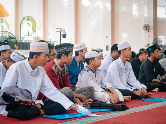 Membangun Karakter Positif Remaja Banjarbaru Melalui Pesantren Ramadan