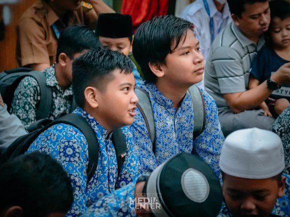 Ratusan Siswa Belajar Baca Al-Quran di Aula Gawi Sabarataan