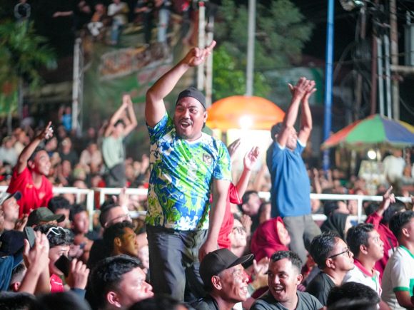 Warga Banjarbaru Tumpah Ruah Nobar Timnas Indonesia