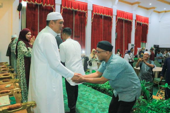 Pererat Silaturahmi Lebaran, Wali Kota Banjarbaru Aditya Sambut Masyarakat dalam Acara Open House