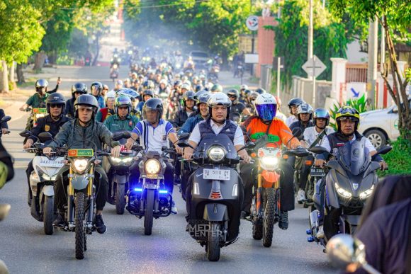 Peserta Riding Bersama Wali Kota Ramaikan Semarak Berbelanja di Pasar Bauntung