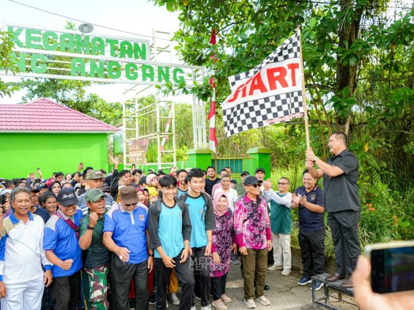 Perkuat Silaturahmi dengan Jalan Santai