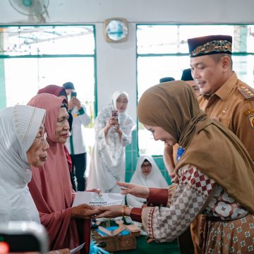 Wali Kota Banjarbaru Salurkan Bantuan untuk 62 Majelis Ta’lim Kecamatan Landasan Ulin