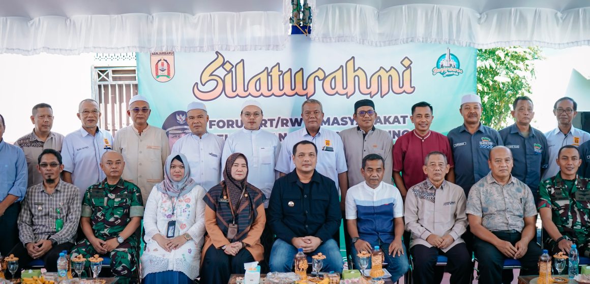 Silaturahmi dengan Warga Guntung Payung, Aditya Sampaikan Pelaksanaan Program Kerja