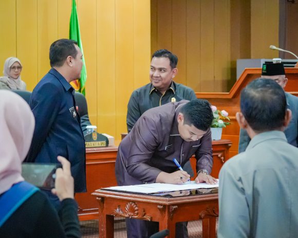 DPRD Kota Banjarbaru Sahkan Dua Perda Baru