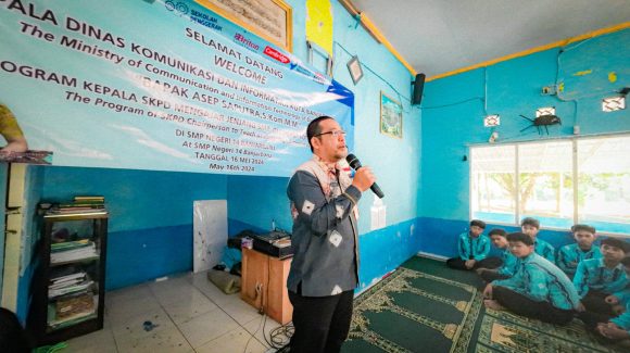 SKPD Mengajar: Diskominfo Kenalkan Diri di SMPN 14 Banjarbaru