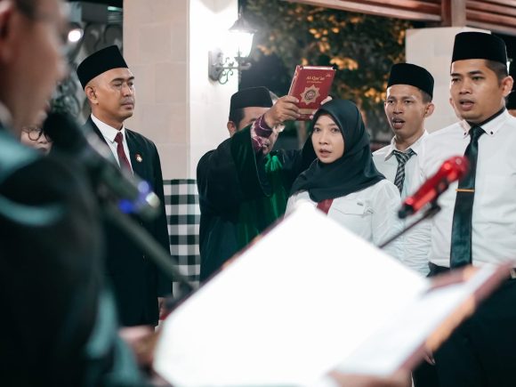25 Anggota PPK Resmi di Lantik, Wali Kota Banjarbaru Tekankan Integritas
