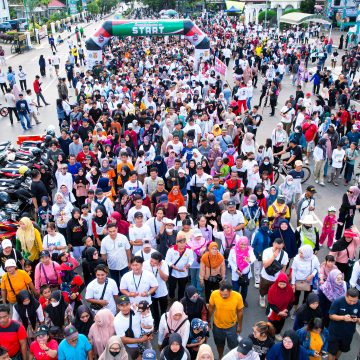 Ribuan Pekerja Padati Lapangan Murdjani dalam Jalan Santai Perayaan Hari Buruh
