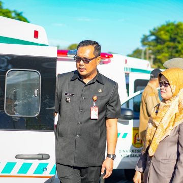 ambulans banjarbaru Wali Kota Aditya Serahkan 20 Ambulans untuk Tingkatkan Layanan Kesehatan
