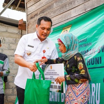 bedah rumah cempaka Wali Kota Aditya Serahkan 9 Program Bedah Rumah di Cempaka