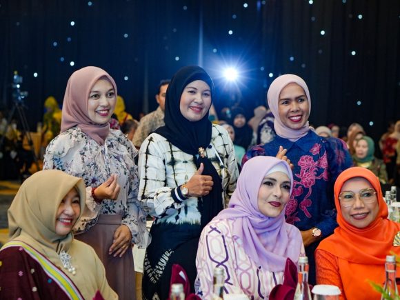 Ikuti Sarasehan, Ketua DWP Banjarbaru berbagi ilmu dan Pengalaman dalam Pemberdayaan Perempuan