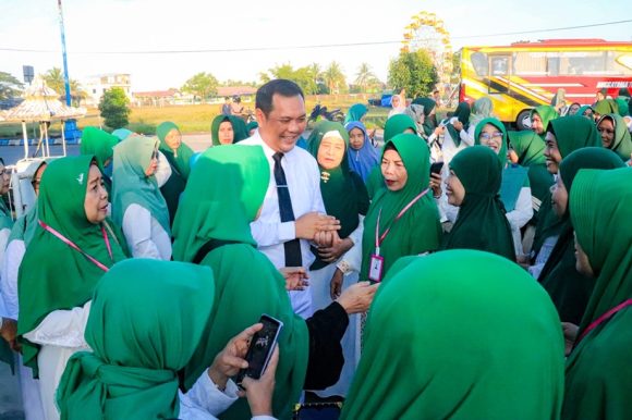 Wali Kota Aditya Lepas Rombongan Ziarah Pengurus Majelis Ta’lim