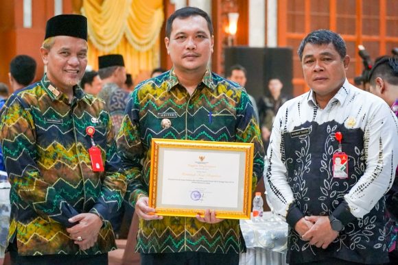 Banjarbaru Raih Skor MCP Tertinggi di Kalsel, Aditya Terima Penghargaan dari KPK