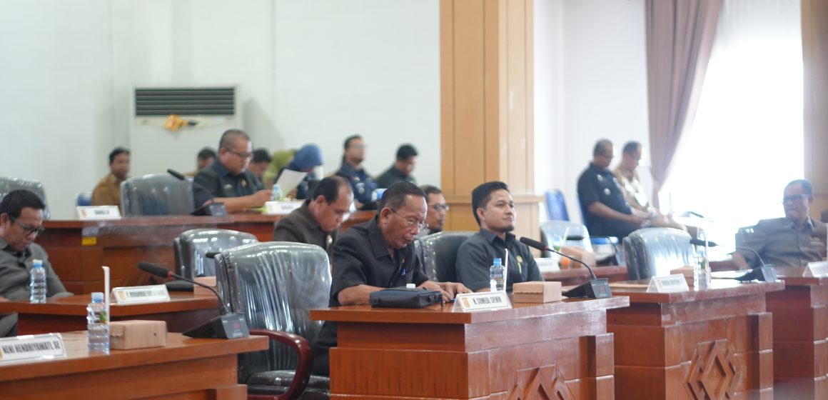 Masing – Masing Fraksi Partai DPRD Kota Banjarbaru Berikan Pandangan Terhadap Dua RAPERDA