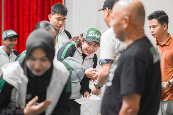 Atlet Banjarbaru Terima Bonus dari Aditya atas Prestasi di POPDA