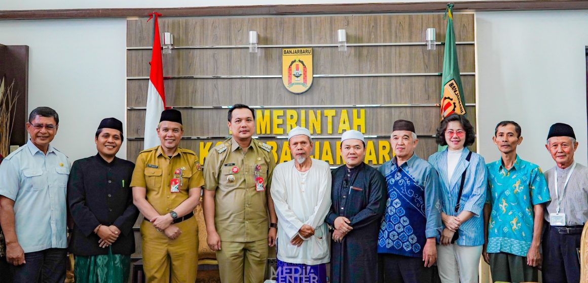 Wali Kota Banjarbaru Duduk Bersama Para Ulama Bicarakan Isu Viral TPU Lintas Agama