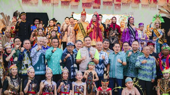 Kemeriahan Festival Seni Pawai Budaya Tahun 2024 di Kota Banjarbaru