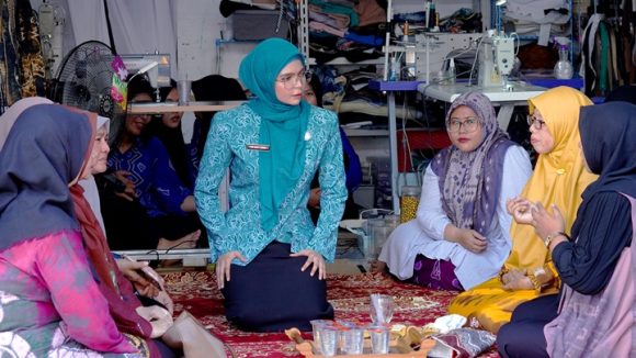 Ketua TP PKK Banjarbaru Vivi Mar’i Zubedi Dorong Pertumbuhan UMKM Melalui Kunjungan Lapangan