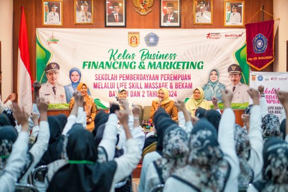 Peserta Sekolah Gratis Bekam Dibekali Kelas Bisnis