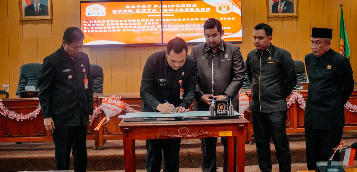 paripurna-3 KUA-PPAS 2025 dan Perubahan 2024 Resmi Disepakati DPRD dan Wali Kota Banjarbaru