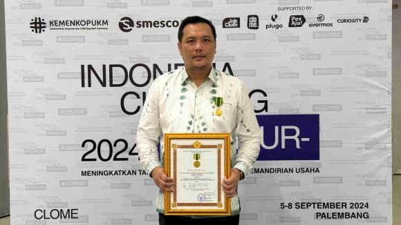 Sukses Membina Koperasi dan UKM, Aditya raih Penghargaan dari Menteri