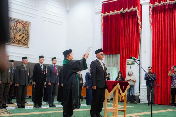 Penjabat Sekda Kota Banjarbaru Resmi Diambil Sumpah oleh Pjs. Wali Kota