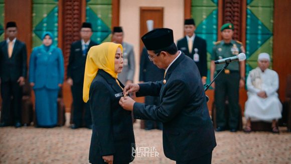 Gubernur Kalsel Kukuhkan Dra. Nurliani Sebagai Pjs Wali Kota Banjarbaru