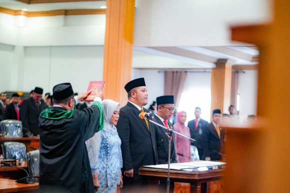 DPRD Kota Banjarbaru Resmi Lantik Pimpinan Baru Masa Jabatan 2024-2029