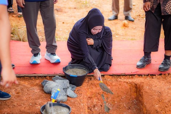 Letakkan Batu Pertama Pembangunan Wadi Mubarak di Banjarbaru, Nurliani Ingin Kualitas Pendidikan Agama Islam Meningkat