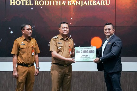 Aditya Berikan Penghargaan kepada Pemenang ECO-OFFICE, ECO-SCHOOL dan Kebersihan Lingkungan di Kota Banjarbaru tahun 2024