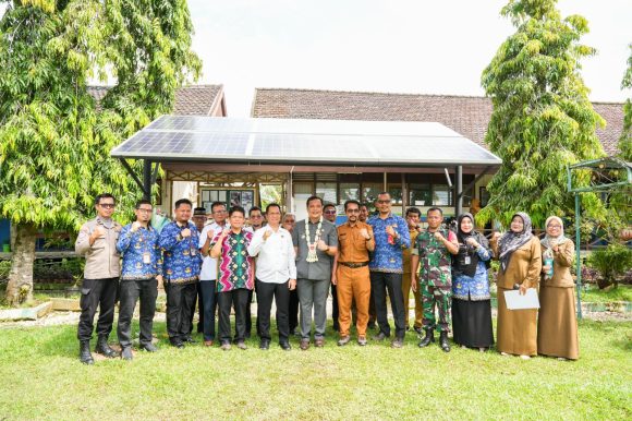 Banjarbaru Menuju Energi Bersih: Peresmian Panel Surya di SMP Negeri 11