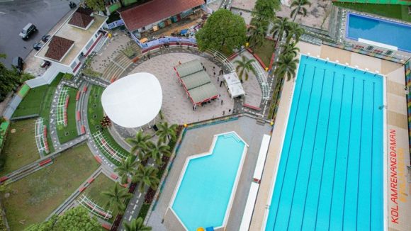 Kolam Renang Idaman Berwajah Baru Dengan Gaya Arsitektur Tropical Hindia Belanda Abad ke-19