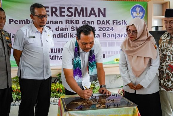 Wujudkan Pendidikan Berkualitas Wali Kota Aditya Resmikan Ruang Kelas Baru