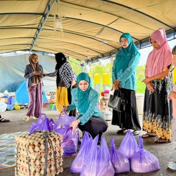 Vivi Zubedi Tinjau Warga Terdampak Banjir