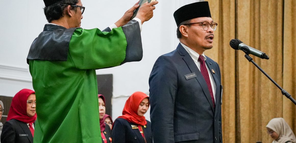 Mulai Tugas, Subhan Nor Yaumil Ambil Sumpah sebagai Penjabat Sekda Banjarbaru