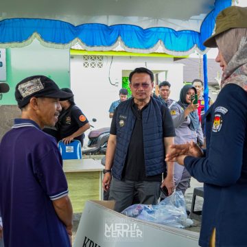 WhatsApp Image 2025-04-18 at 10.06.22 Pj Wali Kota Banjarbaru Lepas Distribusi Logistik PSU Pilwali 2024