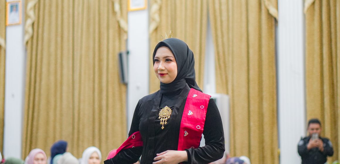 Peringati Hari Kartini 2025, DWP Banjarbaru Gelar Peragaan Busana Kebaya