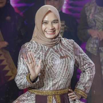 IMG_20250508_155629 Pj. Ketua TP PKK Banjarbaru Tampilkan Kain Sasirangan di Fashion Show Ladies Program Munas VII APEKSI 2025
