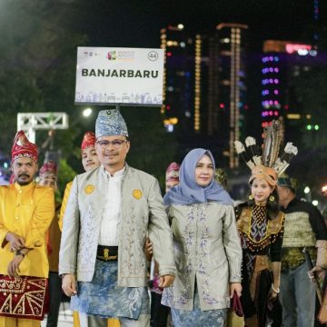 IMG_20250510_104048 Pj. Wali Kota Banjarbaru Meriahkan Karnaval Budaya MUNAS VII APEKSI 2025