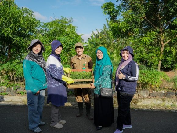 Kelurahan Mentaos Canangkan Gerakan “Sarumbai” (Satu Rumah Satu Tanaman Cabai)
