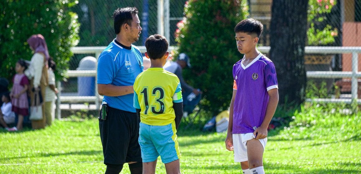 27 Tim SD di Banjarbaru Bertanding di Turnamen Sepak Bola Mini Piala KKG PJOK U-12 Cup 1