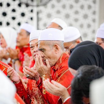 Tangis Haru dan Doa Iringi Keberangkatan 165 Jamaah Haji Banjarbaru ke Tanah Suci