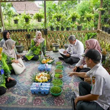 Lomba Kelurahan 2025, Kelurahan Mentaos Tampil Percaya Diri Hadapi Penilaian Provinsi Kalsel.
