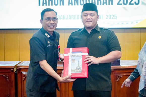 Rapat Paripurna DPRD Kota Banjarbaru Bahas Penyampaian KUPA PPAS Tahun Anggaran 2025