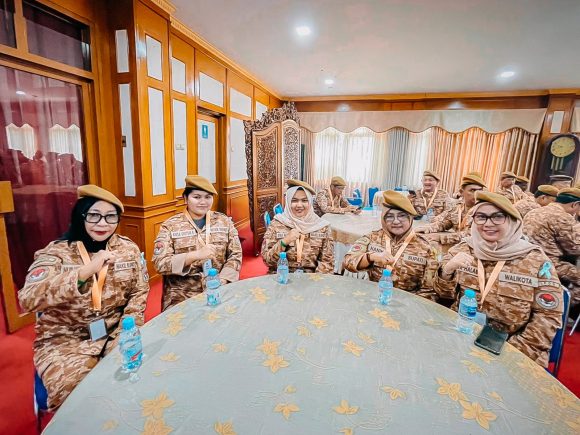 Hari Ketiga Retret, Erna Lisa Simak Arahan Sejumlah Menteri