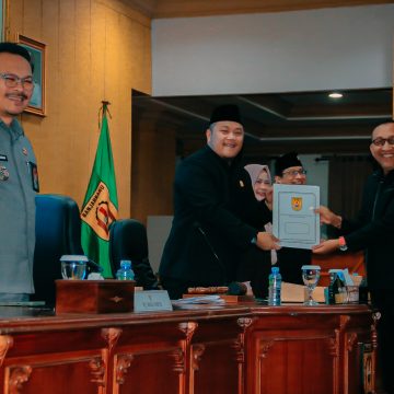 paripurna-4 Pemkot dan DPRD Banjarbaru Tandatangani Nota Kesepakatan Perubahan KUA-PPAS 2025